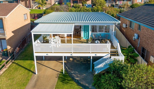 Charming Beach Cottage - 39 Kianga Parade