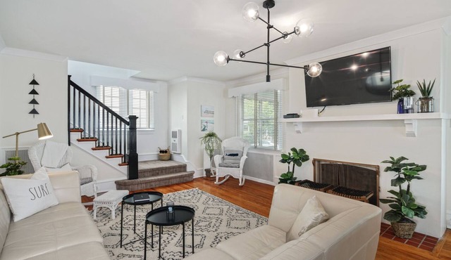 Charming Beach Haven 5BR w Private Parking, 2 BLKs to Beach!