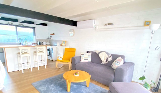 Charming Beach House - walk to the restaurants on Main St