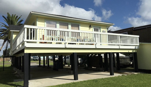 Charming Beach House in Rockport! Come Relax and Enjoy!