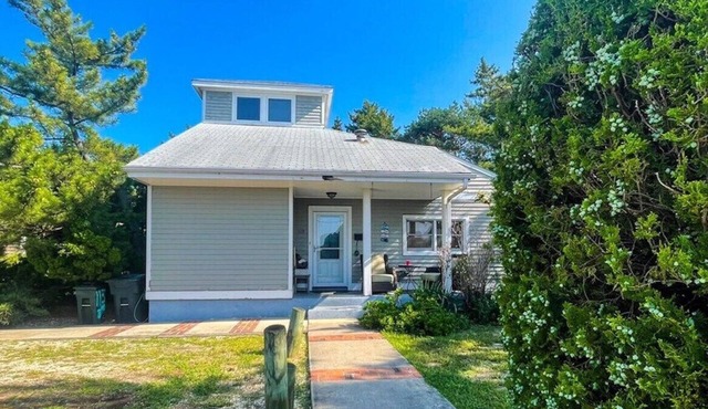 Charming Beach House – Just 1.5 Blocks from the Beach