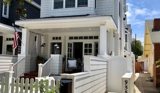 Charming Beach Retreat – Steps to Coronado Beach