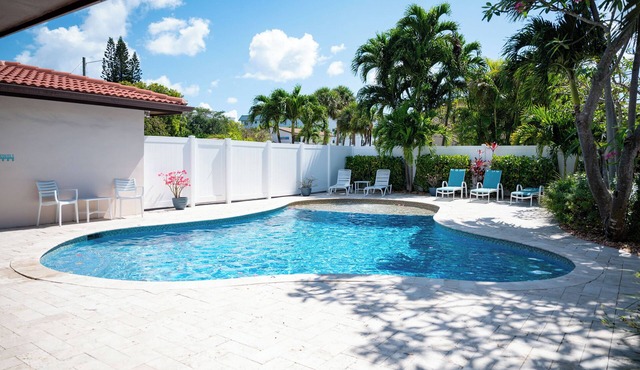 Charming Beach House with Private Pool Paradise~WALK TO THE BEACH!