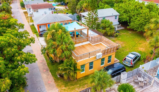 CHARMING BEACH VILLA-HUGE ROOFTOP DECK-600 FEET FROM THE BEACH