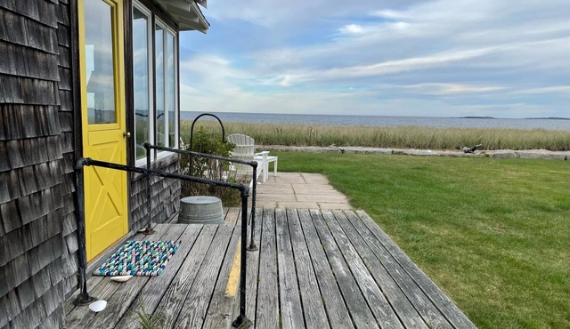 Charming beachfront cottage-private beach access and ocean views
