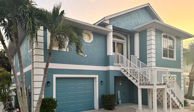 Charming beachside duplex steps to the Gulf with bikes and coastal views