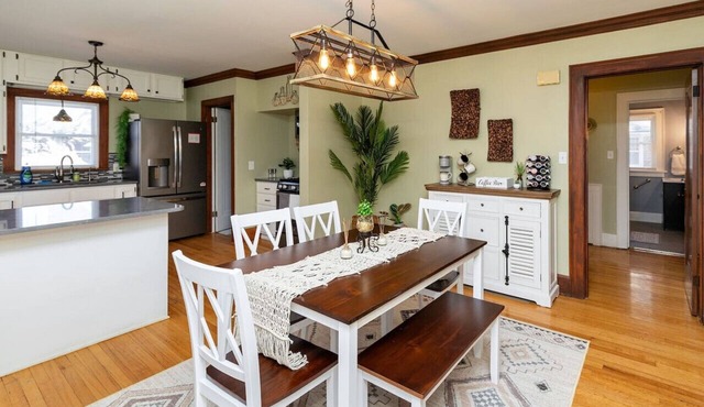 Charming Beaverdale 4BR/2BA in central DSM - Safe & Cozy