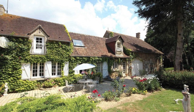 Charming bed and breakfast near the town of ALENCON 6 KM