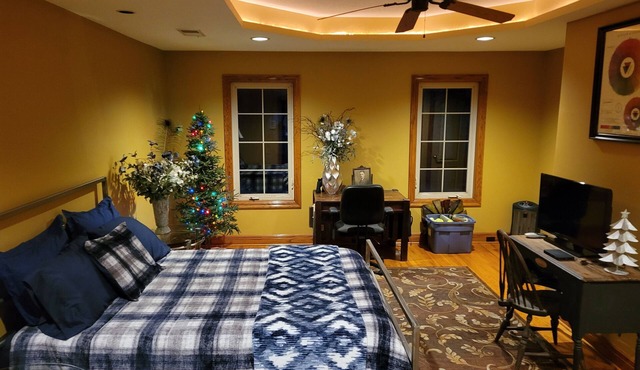 Charming bed & breakfast in Wellington with WiFi and AC