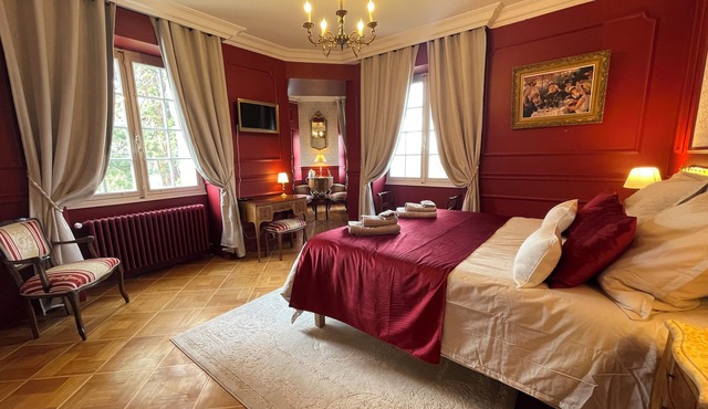 Charming bed and breakfast at the château with breakfast included.