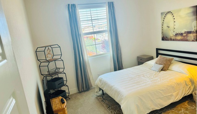 Charming bedroom #2 in house in peaceful Woodland with AC