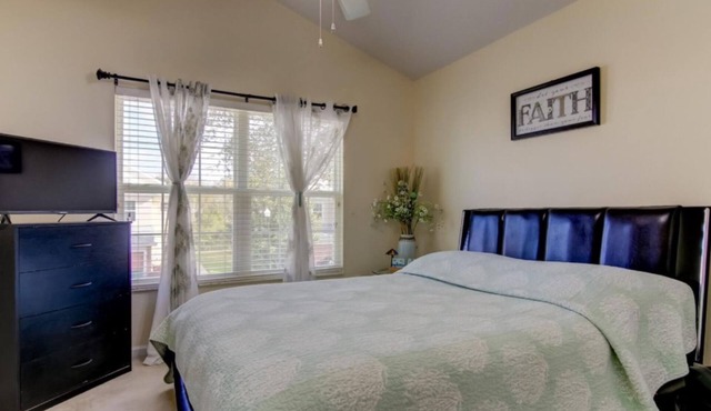 Charming Bedroom in the Heart of Wesley Chapel