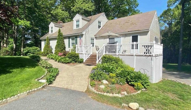 Charming Bedroom with WiFi, AC in wonderful Hudson NH