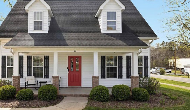 Charming Belmont Retreat - 3 beds & Private Yard