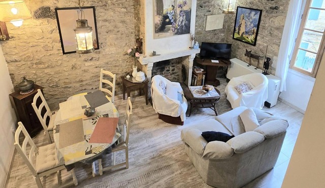 Charming Beynac home with AC and private parking