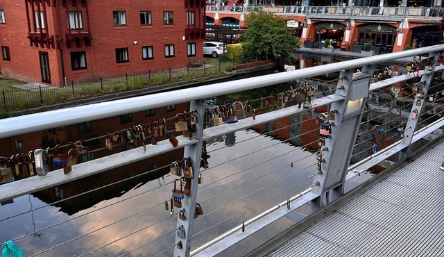 Charming Birmingham Apartment With Mini Balcony and Wifi With a Free Parking