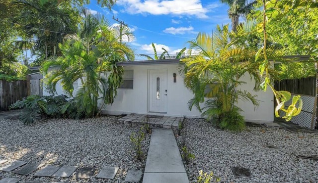 Charming Biscayne Shore #2 Tropical Retreat