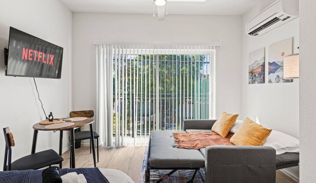 Charming Bishop Arts Suite | Gym + Yoga
