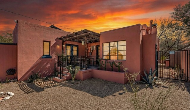 Charming Blenman-Elm Retreat Near U of A
