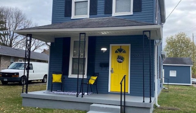 Charming Blue Haven 2Bed,1 Bath Home Sleeps 8