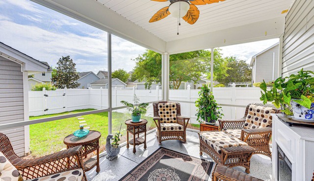 Charming Bluffton Home w/Yard ~ 3 Mi to Beaches!