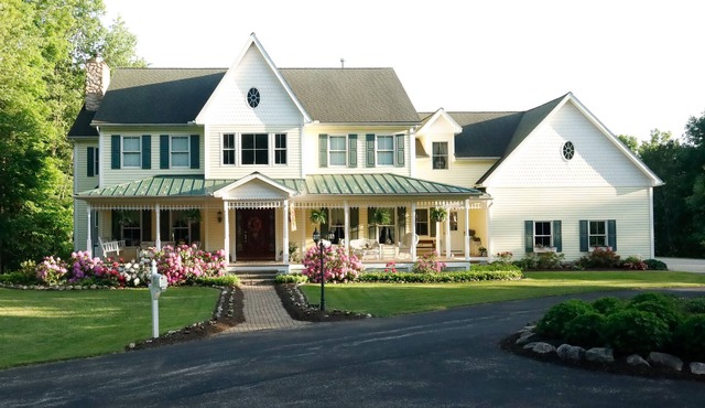 Charming Bnb on a private Estate! Room #1
