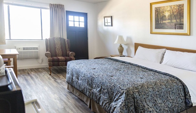 Charming boutique hotel, nestled on 20 acres alongside the picturesque Gunnison River! Whether you're here for fishing, wine tasting, or any adventure you have in mind, our hotel provides the perfect and inviting basecamp for your memorable stay.
