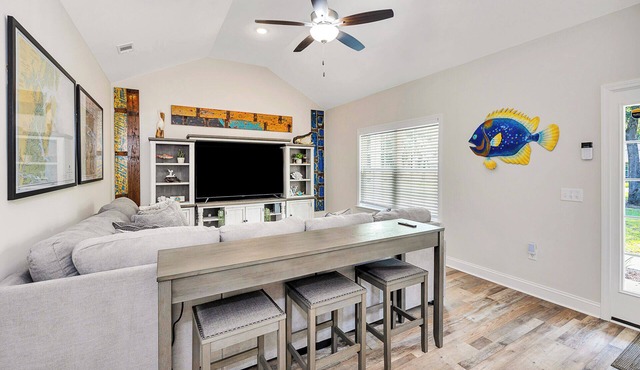 Charming Brand New 3/2 Home- Downtown Darien 5 min away-High Speed internet