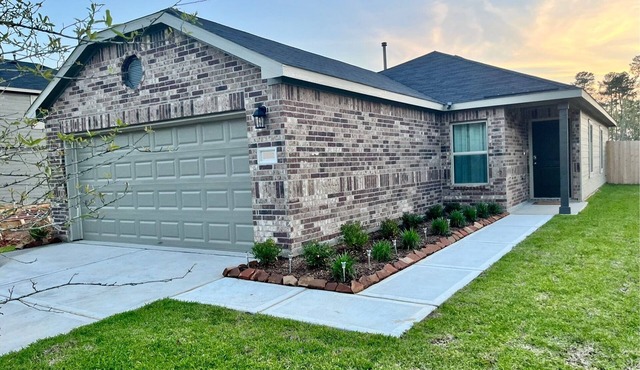 Charming Brand New 3BD house with stunning wooded views,Fiber optics,fenced yard