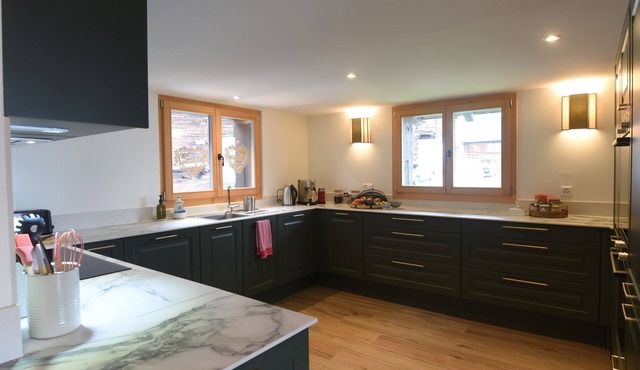 Charming brand new chalet, completely renovated, with bright and spacious rooms, which is located to