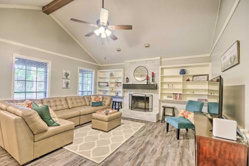 Charming Brandon Home with Deck, Charcoal Grill