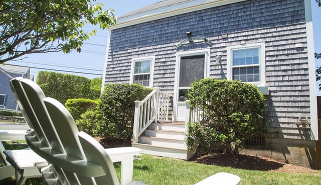 Charming Brant Point 3 bedroom cottage with style