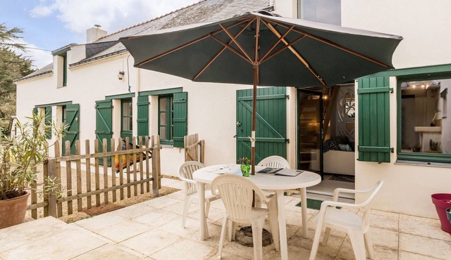 Charming Breton Cottage Near Beaches and Salt Marshes, Wi-Fi, Pet-Friendly, Bikes Available