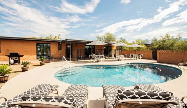 Charming brick 4-bedroom house with hot tub, private pool!