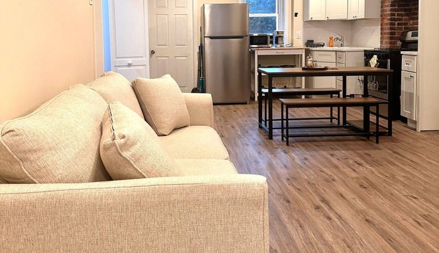 Charming Brick Row House close to NYC