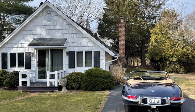 Charming Bridgehampton cottage on 4.5 acre Estate