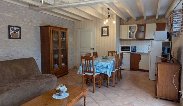 Charming, Bright Cottage in Village Center - Comfort and Tranquility Near Orleans