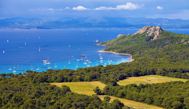 Charming, bright studio in the heart of the picturesque village of La Cadière-d'Azur