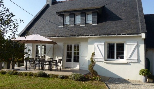 CHARMING, BRIGHT 8-PERSON HOUSE CLOSE TO THE BEACH AND SUSCINIO CASTLE