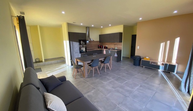 Charming bright apartment with large living room and 2 bedrooms - Comfort guaranteed