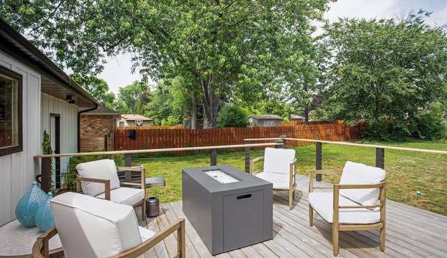 Charming & Bright Crystal Home w/Fire Table!