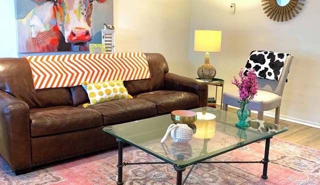 Charming Bright Home Near Dr Hospital & Shopping - Extra Comfy Beds and Couch