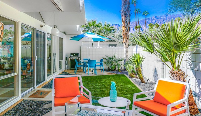 Charming & bright mid-century condo with shared pool - Free WiFi