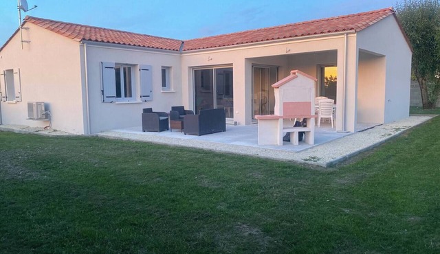 Charming, bright, spacious house close to the beach