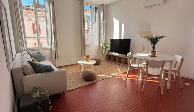 Charming, bright T2, close to amenities