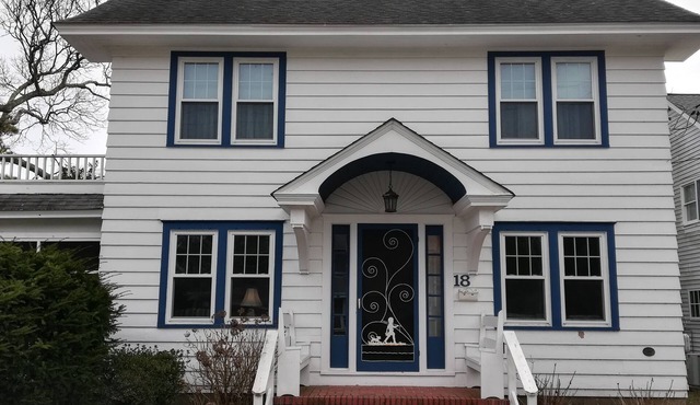 Charming, Bright & Airy Beach House, Best LOCATION! The Pines in North Rehoboth