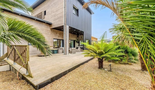 Charming Brittany Villa - Spa, Jacuzzi, Fitness Room, 5 Min. from the Sea