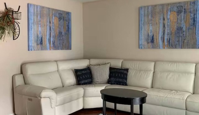 Charming Budget Friendly 3BR 2BA GATED 28 day Disc