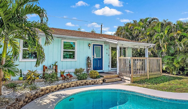 Charming Bungalow w/Pool in North Palm Beach