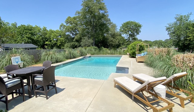 Charming Bungalow On Main St & the Swamp Rabbit Trail with Private Pool